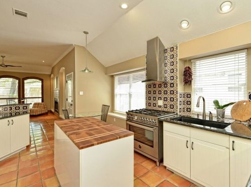 13501 Anarosa Loop, Austin TX 78727-1410 exterior