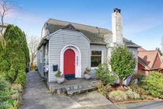 2427 11th Ave, Seattle WA  98119-2557 exterior