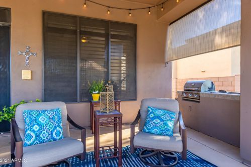 23002 52nd St, Phoenix AZ 85018-4402 exterior