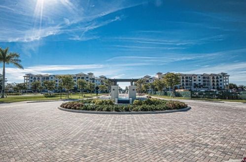 1035 3rd Ave, Naples FL 34102-5813 exterior