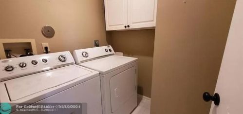 6823 Via Regina, Boca Raton FL 33433-3956 exterior