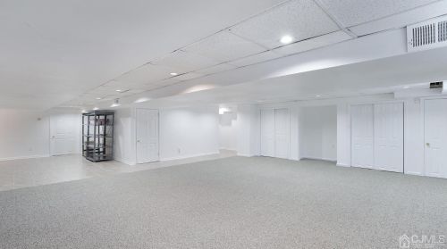 110 John St, Clark NJ 07066-1828 exterior