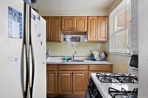 4140 Murdock Ave, Bronx NY 10466-2114 exterior