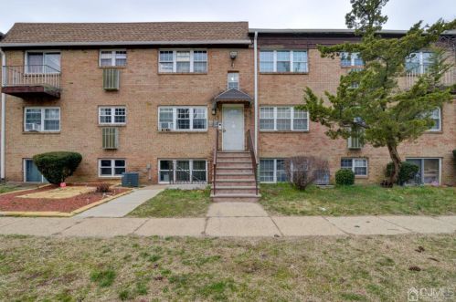 124 College Dr, Edison NJ 08817-5955 exterior