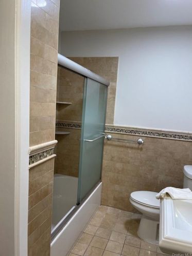 2418 Seymour Ave, Bronx NY 10469-3017 exterior