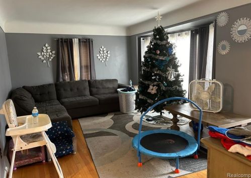 8306 Grayfield St, Dearborn Heights MI  48127-1538 exterior