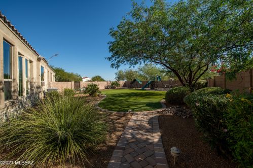 8499 National Dr, Tucson AZ 85742-8526 exterior