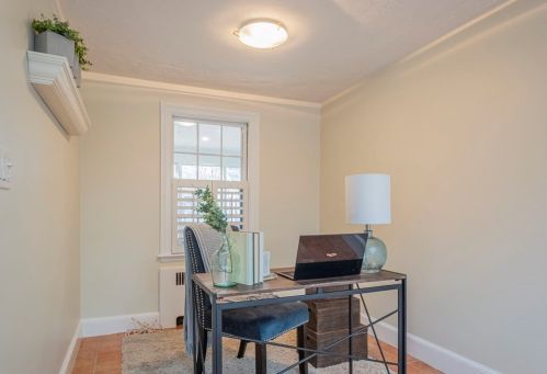 544 Quinobequin Rd, Newton MA 02468-2129 exterior