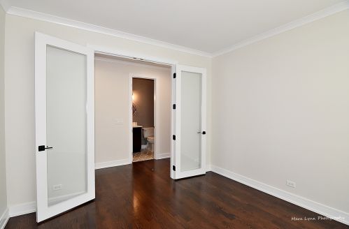 385 Berkley Ave, Elmhurst IL 60126-3167 exterior