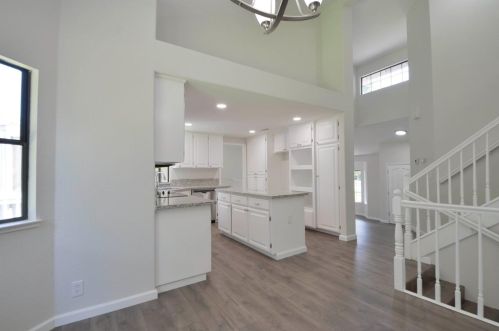 2103 Bristol Park Cir, Turlock CA  95382-2965 exterior