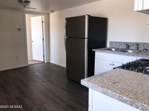 10473 Nogales Hwy, Tucson AZ 85706-1347 exterior