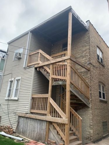 8030 Eberhart Ave, Chicago IL 60637-2484 exterior