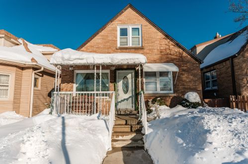 2678 16th St, Milwaukee, WI 53215-3002