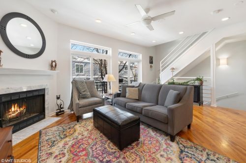 3308 Greenview Ave, Chicago, IL 60657-2100