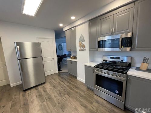 21 Douglas St, Perth Amboy NJ 08863-2205 exterior