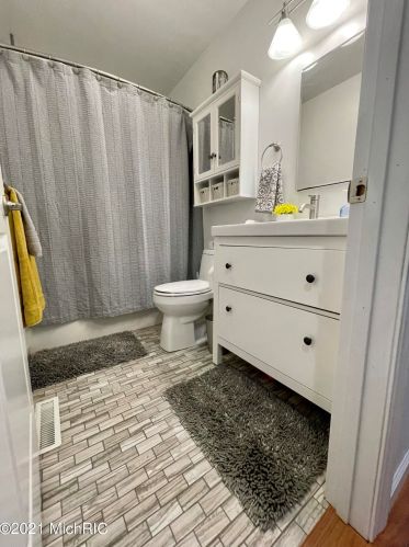 5541 Lamos Rd, Sylvan Beach MI 49461-9450 exterior