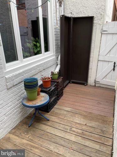 912 Catharine St, Philadelphia PA 19143-2624 exterior