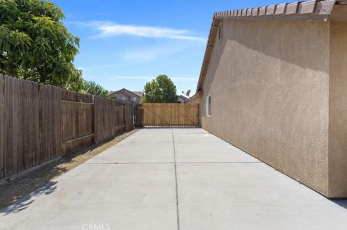 8802 Domingo St, Bakersfield CA 93313-5803 exterior