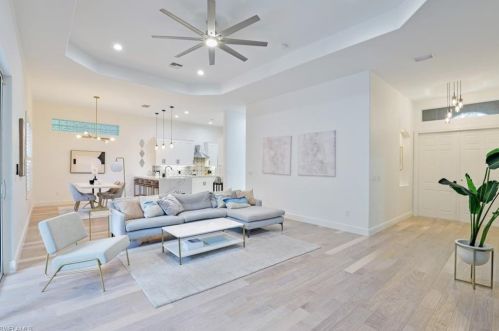 5576 Hammock Is Dr, Naples FL 34119-4695 exterior