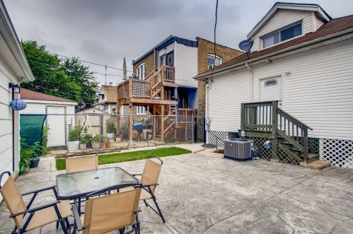 6638 Artesian Ave, Chicago IL 60645-5016 exterior