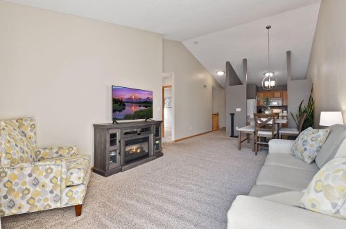 867 Ravoux Cir, Chaska MN 55318-2406 exterior