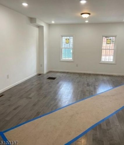 101 Holsman St, Paterson NJ  07522-1820 exterior