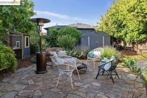 1221 Blake St, Berkeley CA 94702-2014 exterior