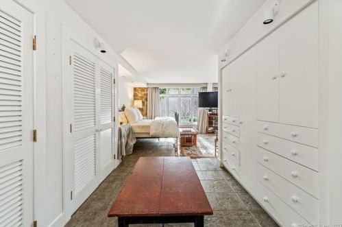 76 Davenport Rd, Roxbury CT 06783-1000 exterior