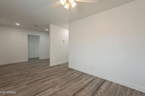 5039 18 Ave, Phoenix AZ 85015-6121 exterior