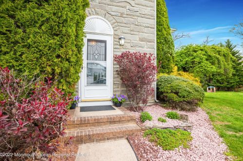 200 Kentucky Way, East Freehold, NJ 07728-4654