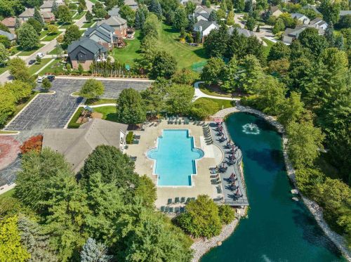 1039 Bloomview Cir, Rochester MI 48307-1728 exterior