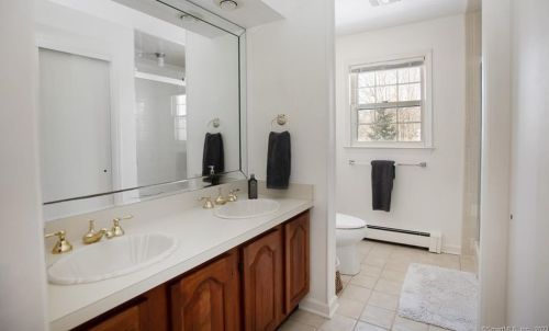 97 Holmes Rd, Ridgefield CT  06877-4303 exterior