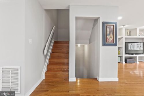 7 Hanover Ct, Princeton NJ 08540-7067 exterior