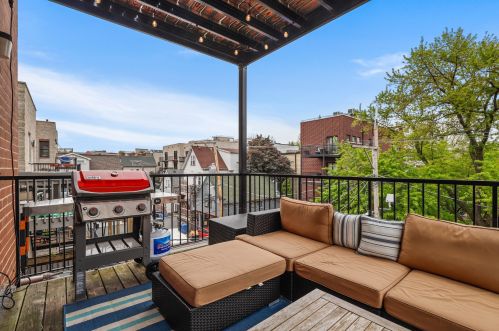 814 Buckingham Pl, Chicago IL  60657-9598 exterior