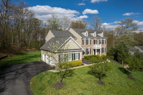 8 Sovereign Dr, Roxbury Township NJ  07836-0230 exterior