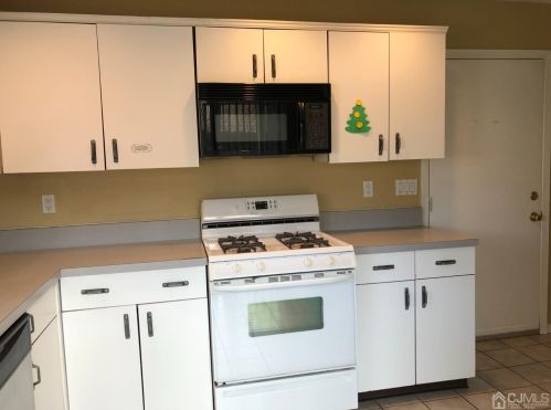 67 Gate House Ln, Edison NJ  08820-4008 exterior