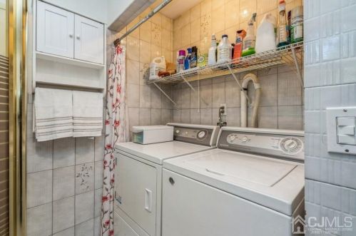 32 Plainfield Ave, Metuchen NJ 08840-1332 exterior