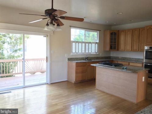 6629 Hunter Creek Ln, Alexandria VA  22315-6054 exterior