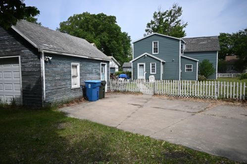 1907 Harding Ave, Meskegon MI 49441-1539 exterior