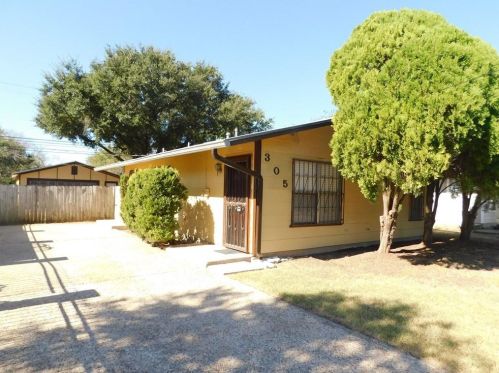 305 Blackson Ave, Austin TX  78752-2610 exterior