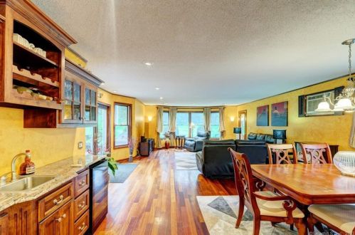 108 Hickory Hl Rd, New Britain CT 06052-1009 exterior