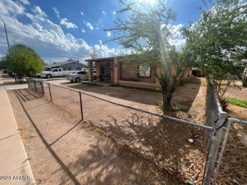 1832 38th Dr, Phoenix, AZ 85009-2232