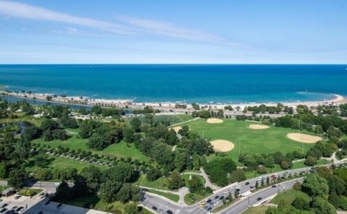 1660 La Salle Dr, Chicago IL 60614-6000 exterior