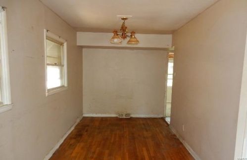 10605 Dunkeld Cir, Saint Louis MO 63137-3809 exterior