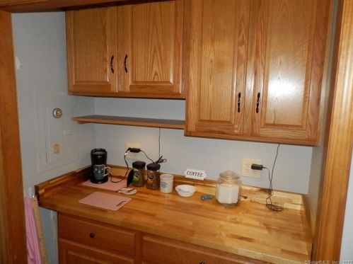 136 Putnam Pike, Killingly CT 06241-1628 exterior