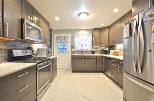 214 Lawrence St, Mishawaka IN 46545-6123 exterior