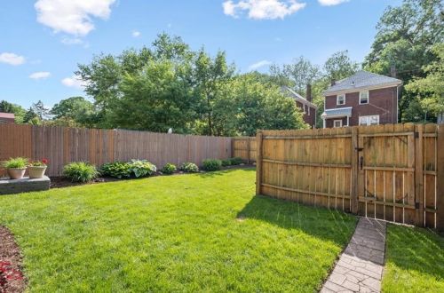 563 Allenby Ave, Pittsburgh PA 15218-1303 exterior