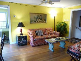 715 Main St, Houston TX  77006-4917 exterior