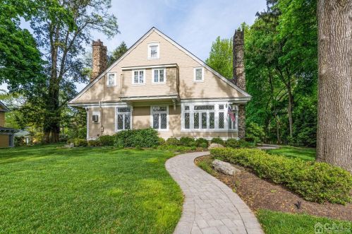 56 Oak Ave, Metuchen, NJ 08840-1530