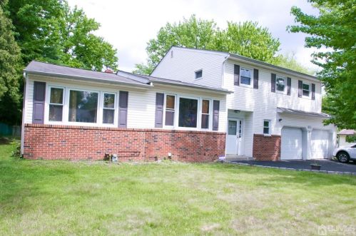 742 Grove Ave, Edison NJ  08820-2711 exterior